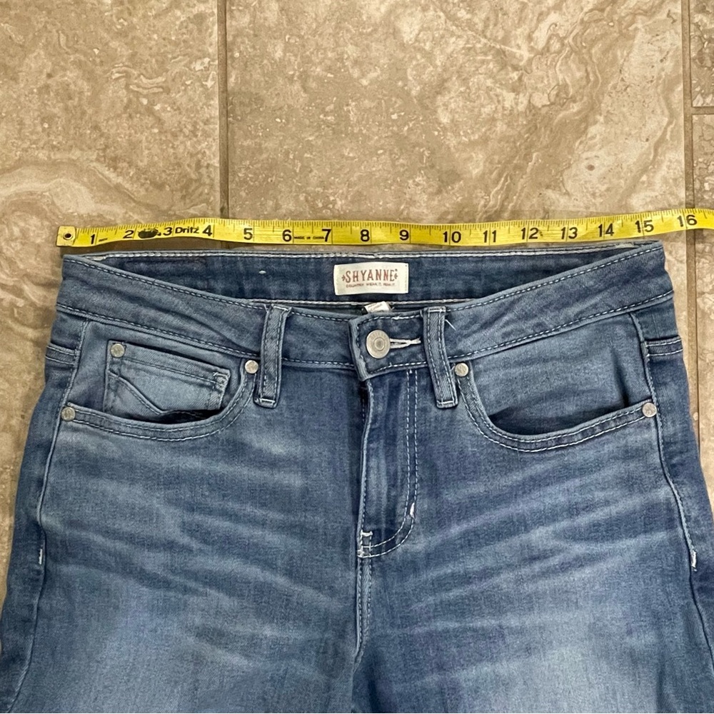 SHYANNE WOMEN'S DESTRUCTED KNEE SUPER FLARE‎ LEG JEANS SZ 30 - Picture 10 of 13